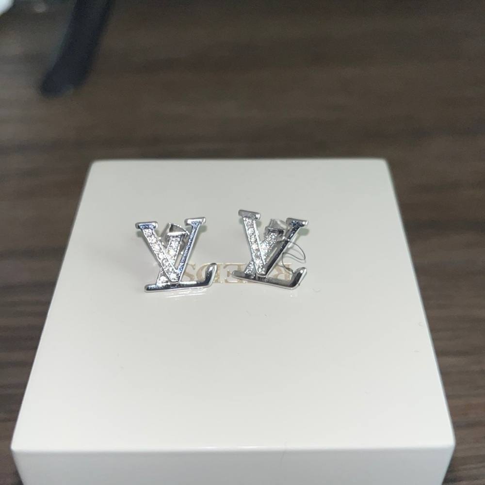 Brand New earrings come with gift box